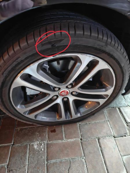 梦到轮胎爆了_是什么意思