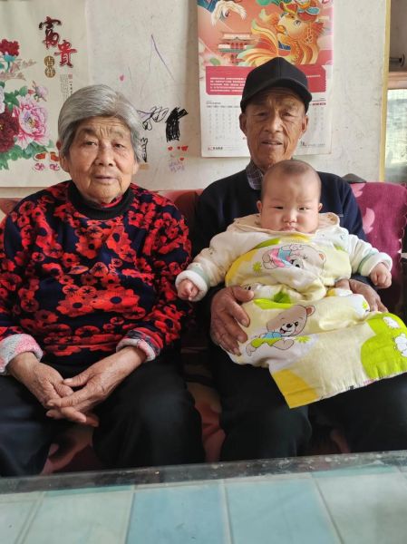 梦到抱孙子是什么意思_老人梦见抱孙子预示什么
