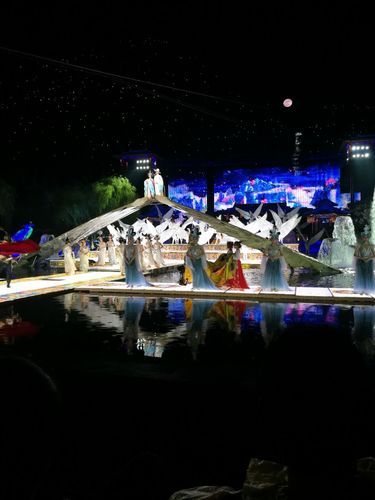 梦到观看表演是什么意思_如何解读梦境中的表演场景