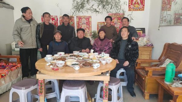 梦到家里来人拜年_是什么意思