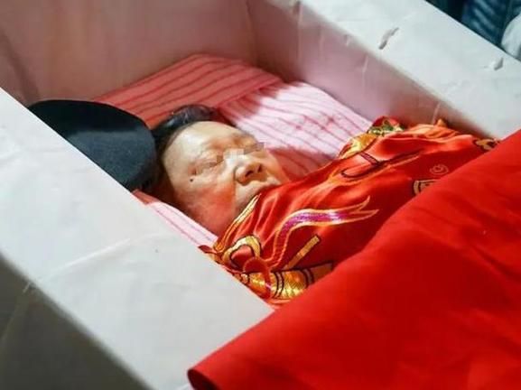 梦到开棺是什么意思_梦到开棺预示什么