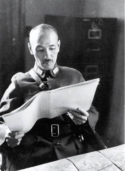 蒋介石生辰八字是什么_蒋介石属相是什么