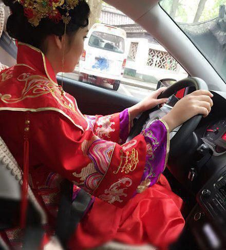 梦到自己逃婚是什么意思_逃婚梦境解析
