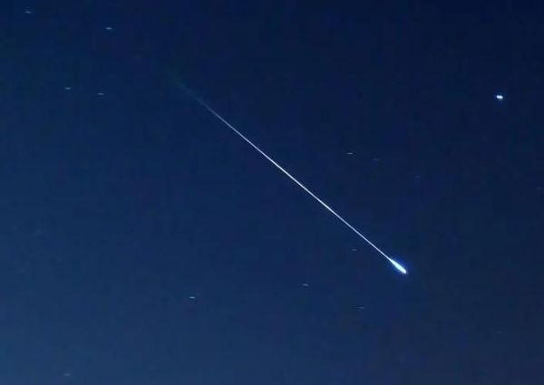 梦到流星划过是什么意思_梦见流星许愿会实现吗