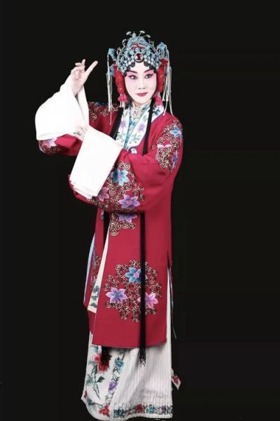 梦到戏服是什么意思_梦见穿戏服代表什么