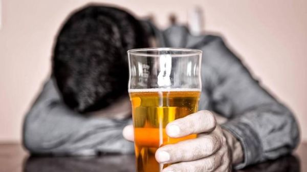 梦到喝醉酒的人是什么意思_梦见别人喝醉预示什么