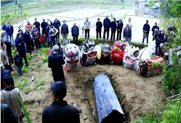 梦到埋葬死人是什么意思_梦到埋葬死人预示着什么