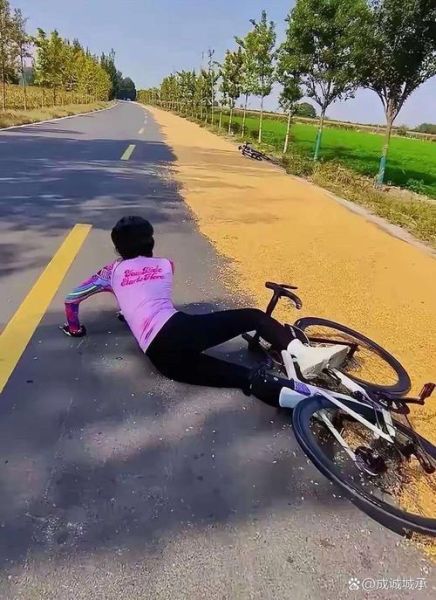 梦到摔倒了_意味着什么