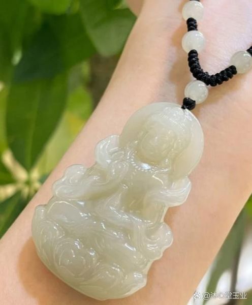梦到玉观音是什么意思_梦见玉观音吊坠碎了怎么办
