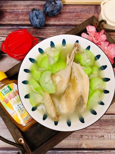 梦到炖鸡是什么意思_炖鸡梦境解析