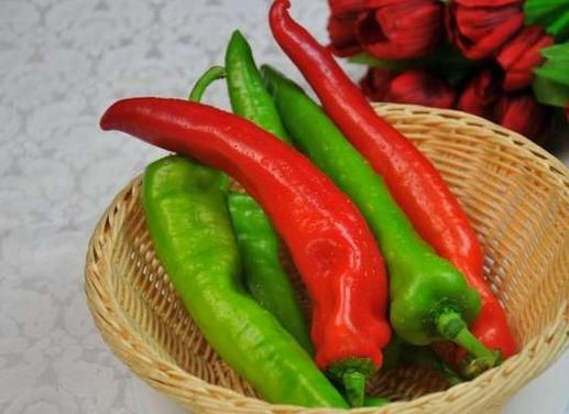 梦到吃辣是什么意思_梦见吃辣椒的预兆