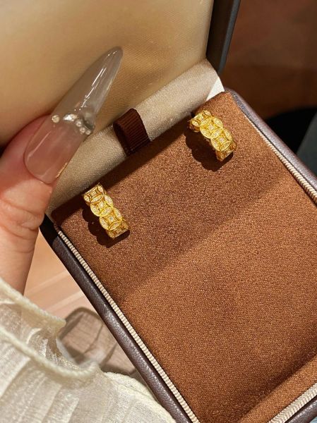 耳珠看财运_耳珠大小真的影响财富吗