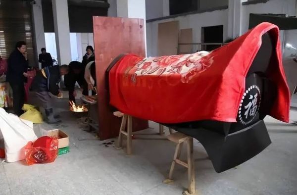 梦到死人出殡的队伍_什么预兆