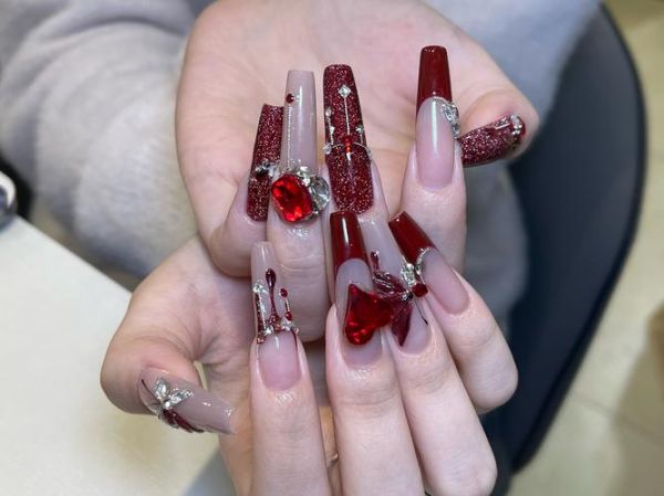 指甲颜色什么财运_指甲颜色与财运关系