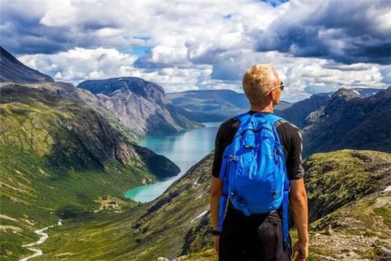 梦到背着包是什么意思_梦见背包预示什么