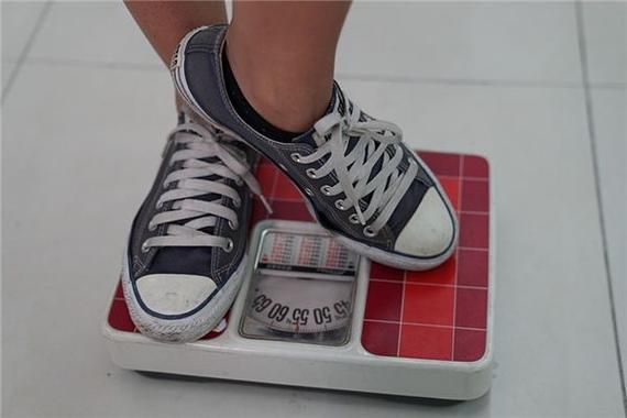 梦到称称是什么意思_梦见称体重代表什么