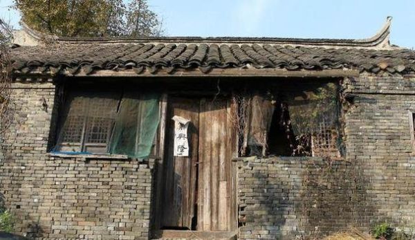 经常梦到老房子_梦见老房子预示什么