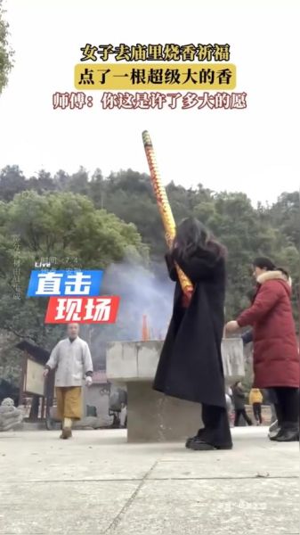 梦到去庙里烧香_意味着什么