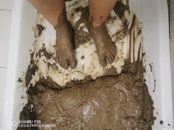 梦到脚踩泥巴是什么意思_梦见踩泥巴好不好