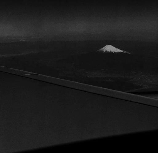 梦到黑色山是什么意思_黑色山梦境预示什么