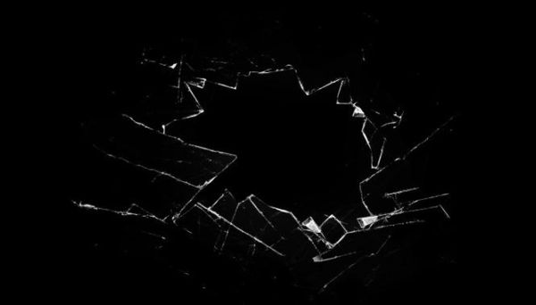 梦到割玻璃是什么意思_玻璃碎了预示什么