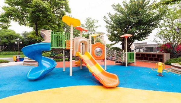 梦到滑滑梯是什么意思_滑滑梯梦境解析