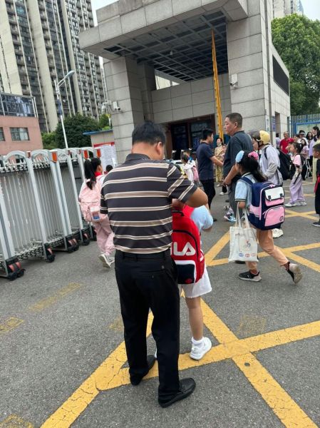 梦到送孩子上学_意味着什么