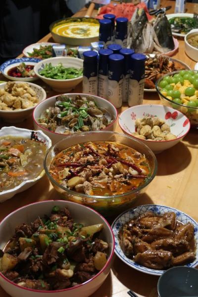 梦到聚会吃饭是什么意思_梦见聚餐吃饭预示什么