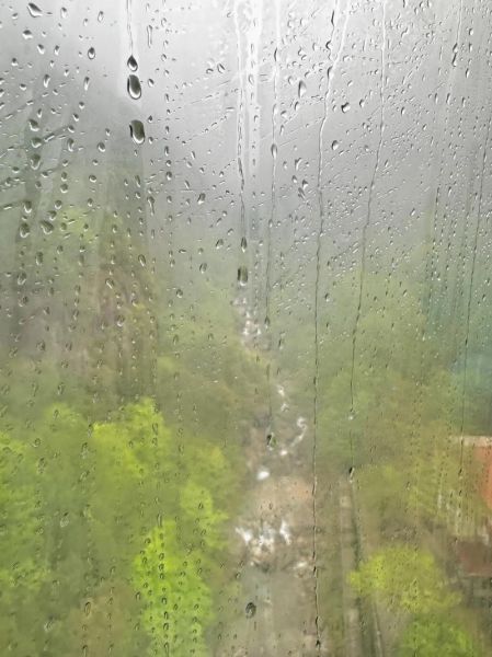 梦到自己被雨淋是什么意思_梦见被大雨淋湿怎么办