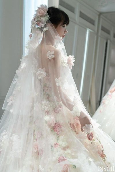 梦到试婚纱是什么意思_梦见自己穿婚纱的预兆